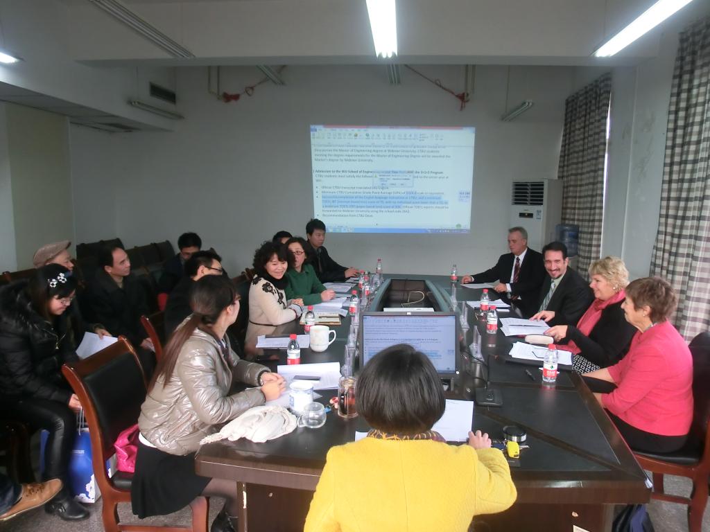 宾主双方热情交流